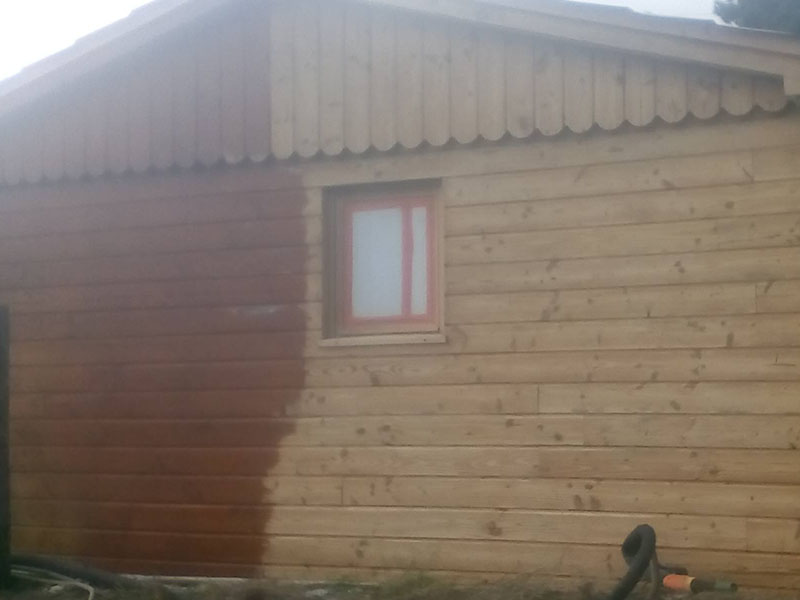 Aérogommage bardage bois en cours