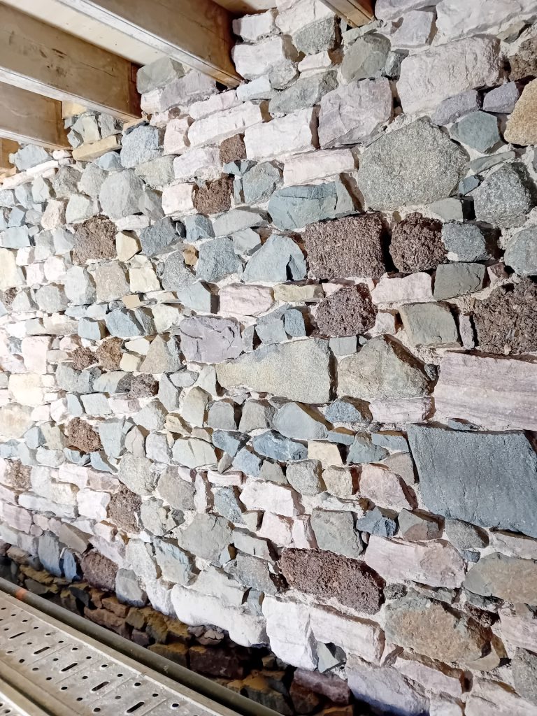 Rénovation mur en pierre intérieur