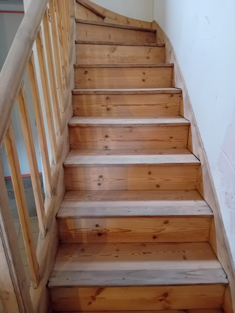 Aérogommage escalier en bois